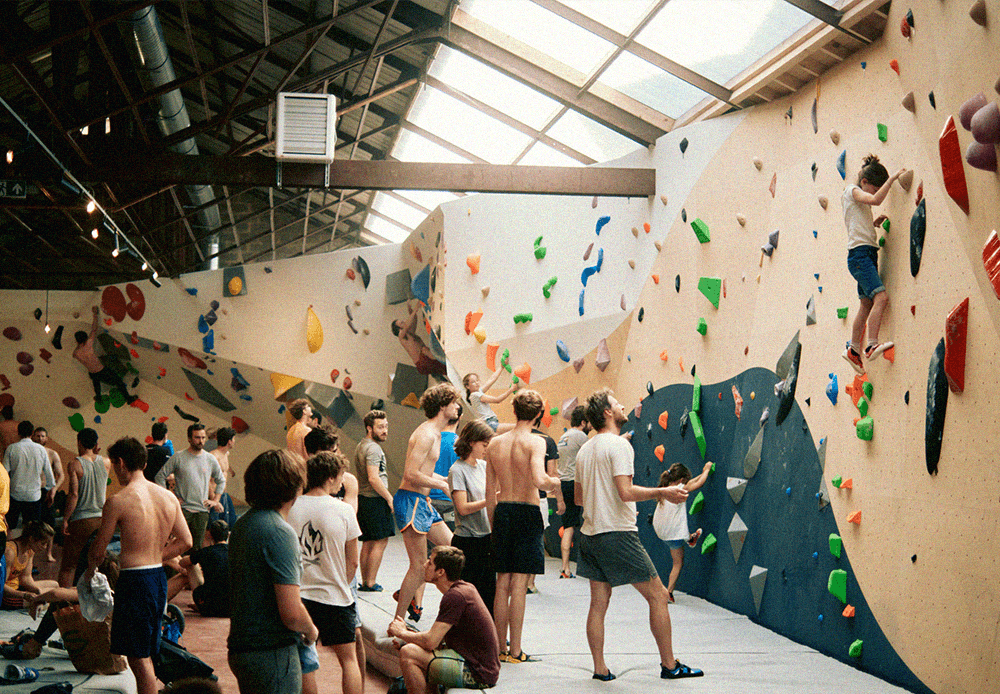 Inauguration du mur d'escalade du camp de base.